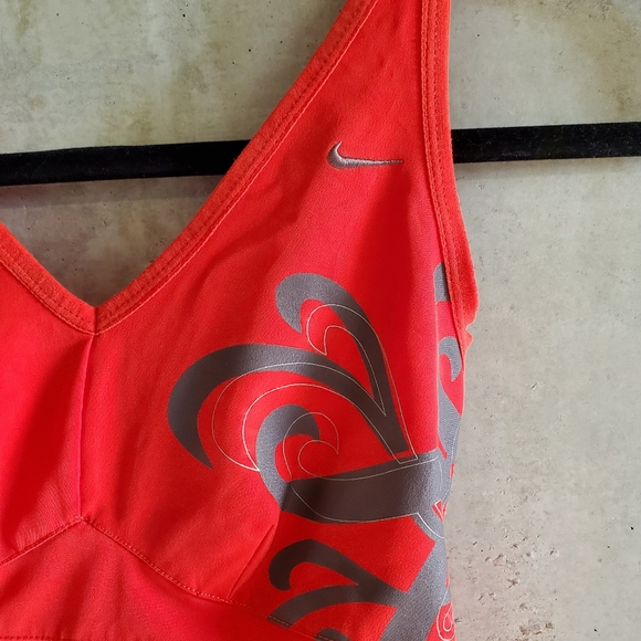 NIKE dri-fit red workout & yoga top / XS - Picture 2 of 5